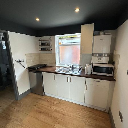 סאטון Brand New Large Studio Flat! מראה חיצוני תמונה