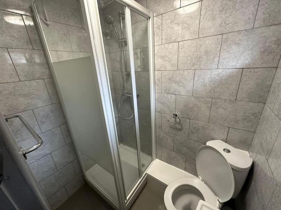 סאטון Brand New Large Studio Flat! מראה חיצוני תמונה