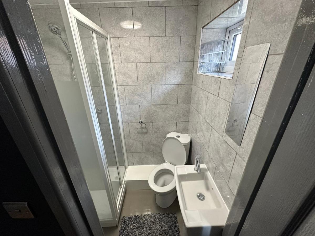 סאטון Brand New Large Studio Flat! מראה חיצוני תמונה